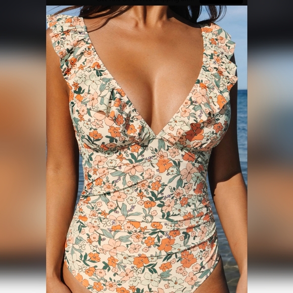 Cupshe Floral One Piece Swimsuit with Ruffles - Picture 3 of 7